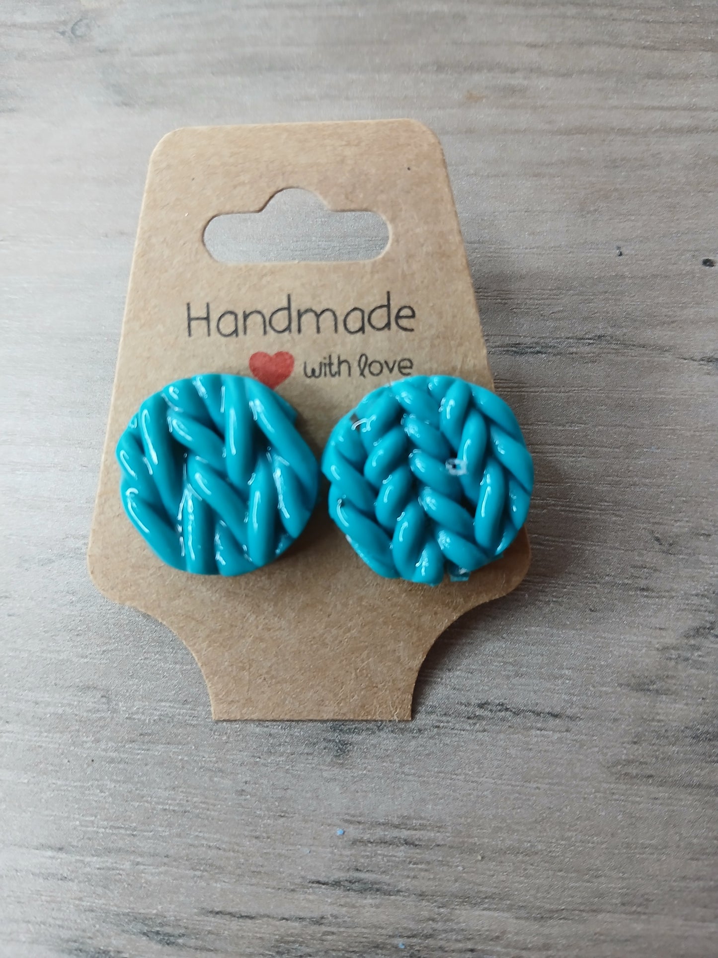 Round Knitted